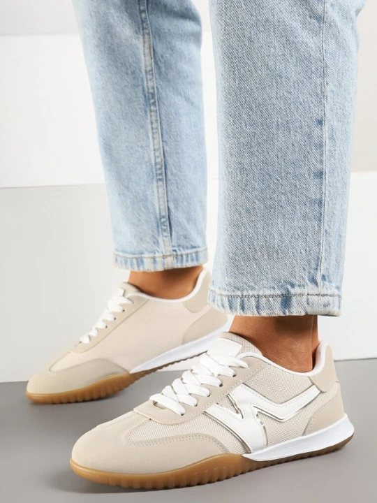 Zdjęcie produktu Beżowe Sneakersy w Stylu Kultowych Tenisówek z Ozdobnymi Przeszyciami Elanicia
