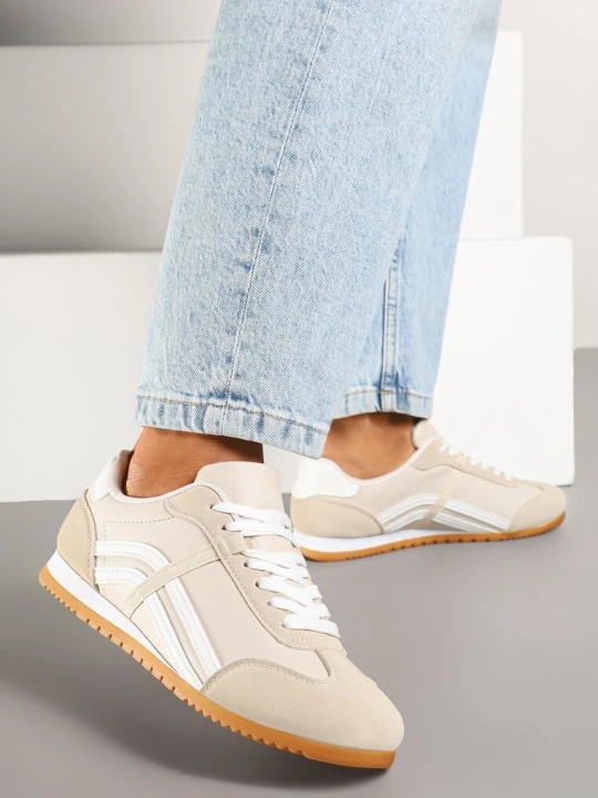 Zdjęcie produktu Beżowe Sneakersy w Stylu Kultowych Tenisówek z Ozdobnymi Przeszyciami Vellexia