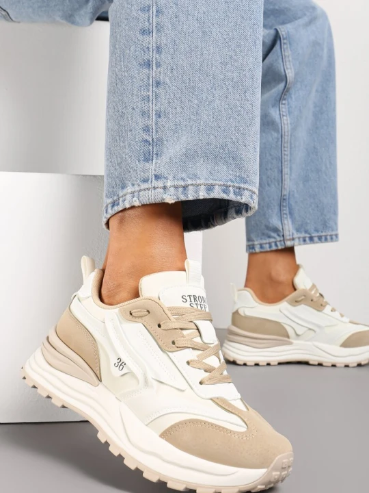 Zdjęcie produktu Beżowe Sneakersy z Ekoskóry ze Sznurowaniem i Ozdobnymi Naszywkami Ocellia