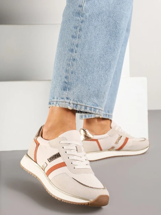 Zdjęcie produktu Beżowe Sneakersy z Ozdobnymi Paskami i Metalicznymi Wstawkami Alanissea Super Mode