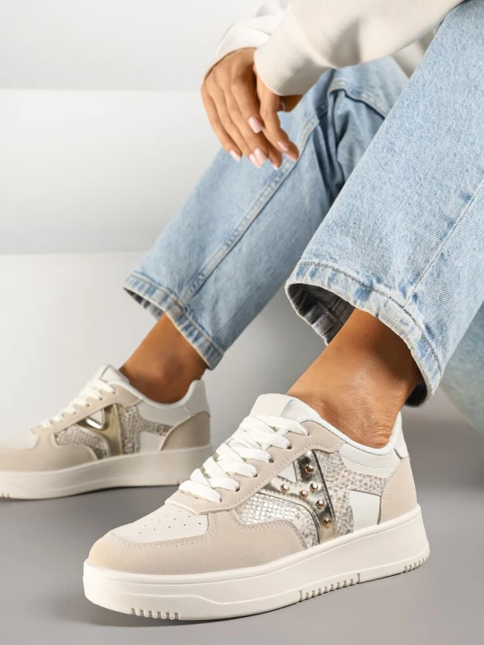 Zdjęcie produktu Beżowe Sneakersy Zdobione Metaliczną Aplikacją i Imitacją Skóry Węża Sarivane Ideal
