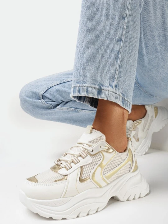 Zdjęcie produktu Beżowe Sneakersy ze Wstawkami z Metalicznej Ekoskóry i Ozdobnymi Przeszyciami Mirael