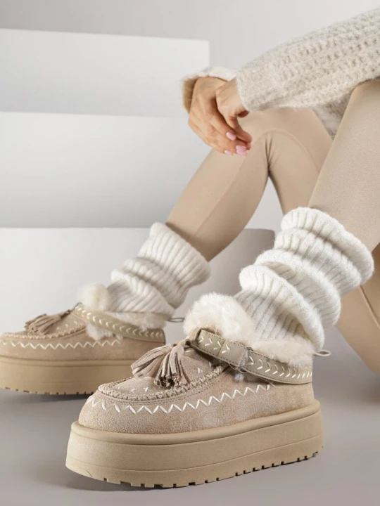 Zdjęcie produktu Beżowe Śniegowce na Grubej Podeszwie z Frędzlami i Haftem Linodis Fashion Belle