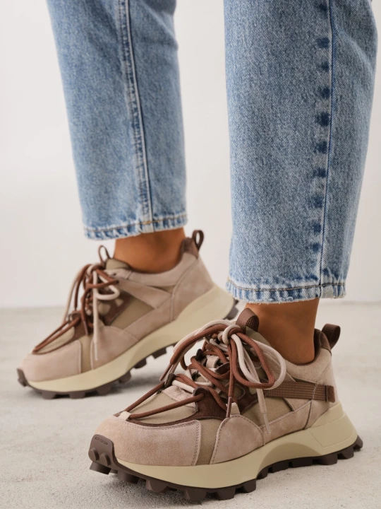 Zdjęcie produktu Beżowe Zamszowe Sneakersy w Stylu Chunky z Podwójnym Wiązaniem i Perforacją Kildei Goodin