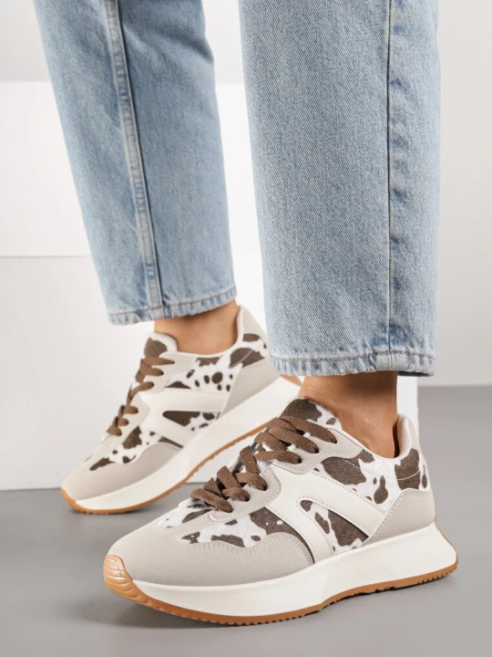 Zdjęcie produktu Beżowo-Brązowe Płaskie Sneakersy w Krowie Łaty z Geometrycznym Wzorem Nawla Ideal