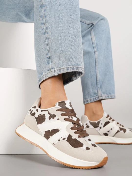 Zdjęcie produktu Beżowo-Brązowe Sneakersy na Płaskiej Podeszwie z Geometryczną Wstawką i Wzorem w Krowie Łaty Sewla Ideal