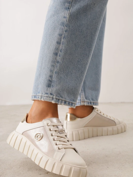Zdjęcie produktu Beżowo-Złote Sneakersy ze Skóry Naturalnej na Niskiej Platformie z Metalowymi Akcentami Rilmi Goodin