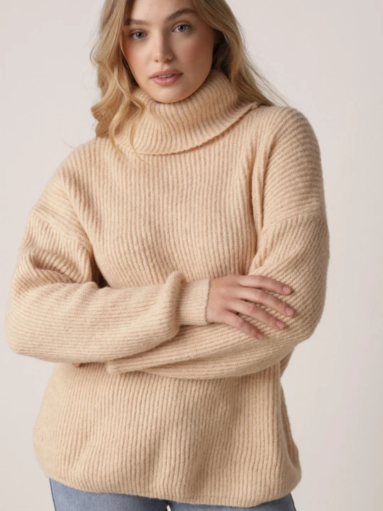 Zdjęcie produktu Beżowy Golf Oversize Out Of This World By Swan