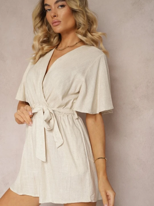 Zdjęcie produktu Beżowy Kopertowy Kombinezon z Bawełny Wiązany w Talii Materiałowym Paskiem Vikly Melya By Melody