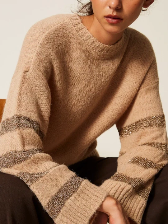 Zdjęcie produktu BEŻOWY SWETER OVERSIZE ZE ZŁOTYMI PASKAMI TWINSET
