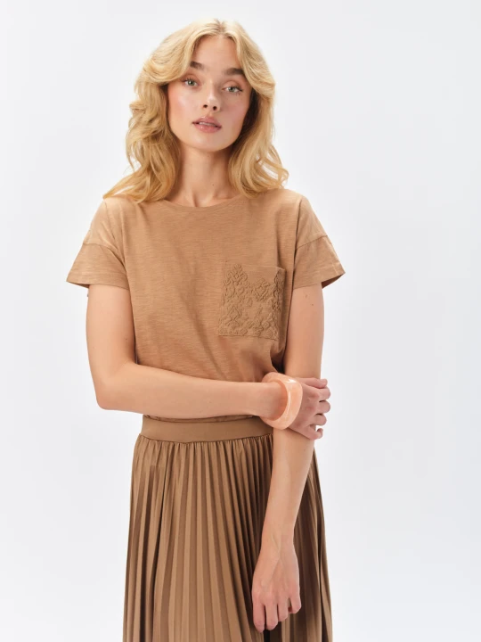 Zdjęcie produktu Beżowy t-shirt z kieszonką TOP SECRET