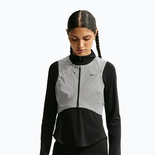Zdjęcie produktu Bezrękawnik do biegania damski Nike Swift Flash metallic cool grey / black
