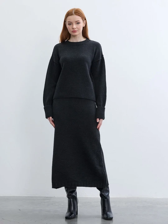 Zdjęcie produktu BGN Sweter w kolorze czarnym rozmiar: 36