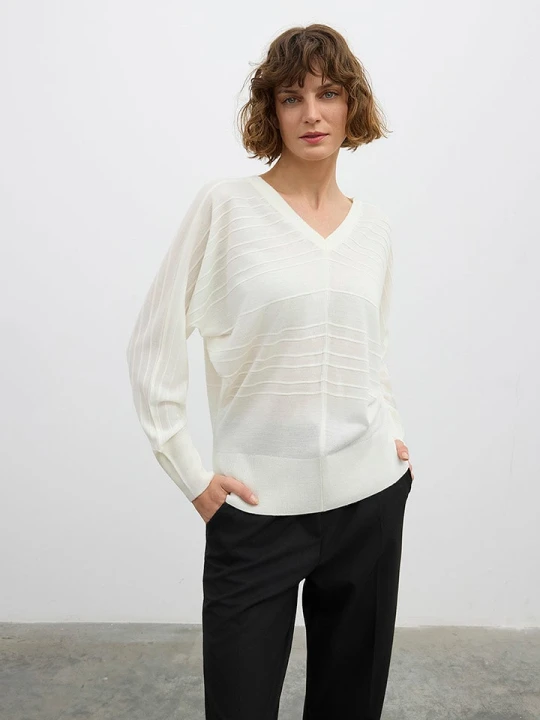 Zdjęcie produktu BGN Sweter w kolorze kremowym rozmiar: 40