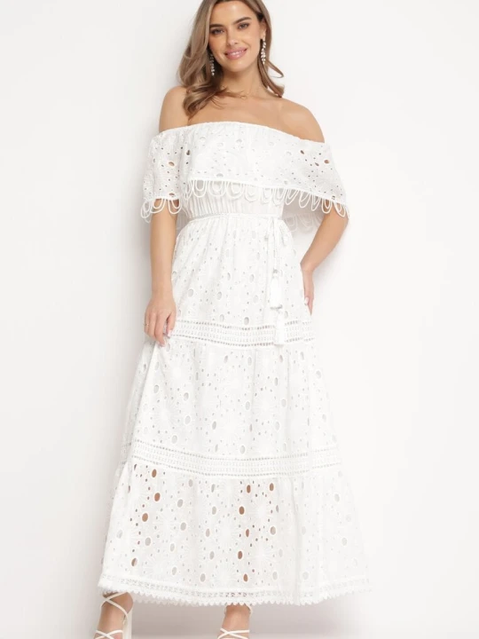 Zdjęcie produktu Biała Bawełniana Sukienka Maxi w Stylu Boho Ozdobiona Ażurowym Haftem Hellvia Ambitionfly