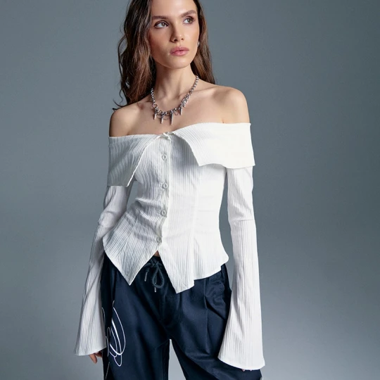 Zdjęcie produktu Biała bluzka off shoulder w prążki z długim rękawem House