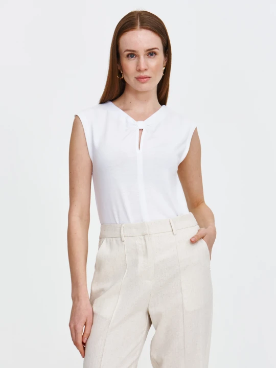 Zdjęcie produktu Biała bluzka w stylu casual z efektownym dekoltem TOP SECRET
