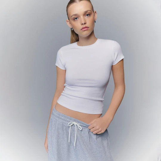 Zdjęcie produktu Biała dopasowana koszulka basic House