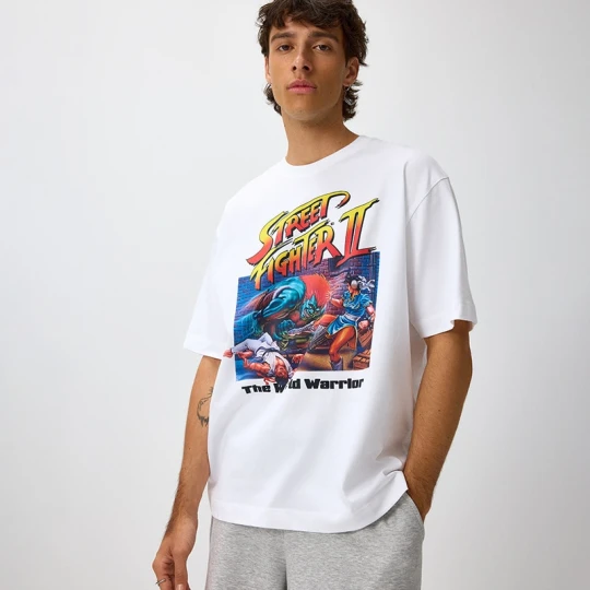 Zdjęcie produktu Biała koszulka z grafiką Street Fighter II House