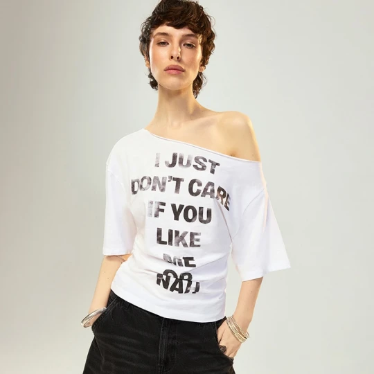 Zdjęcie produktu Biała koszulka z napisem I Just Don't Care If You Like Me Or Nah House