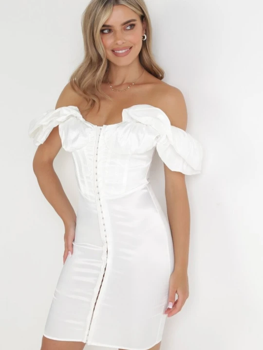 Zdjęcie produktu Biała Satynowa Sukienka Dopasowana z Bufiastym Rękawem Suse New Collection