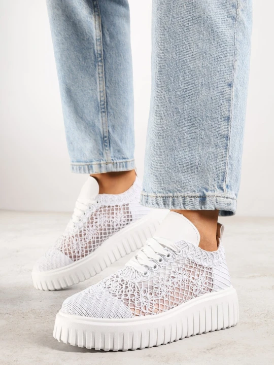 Zdjęcie produktu Białe Ażurowe Sneakersy Vices na Grubej Podeszwie z Tłoczeniem Luminise