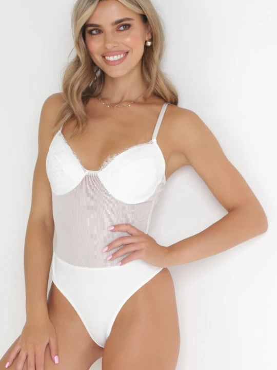 Zdjęcie produktu Białe Body z Koronkowymi Wstawkami i Usztywnionymi Miseczkami Thephne Elsa.m By May