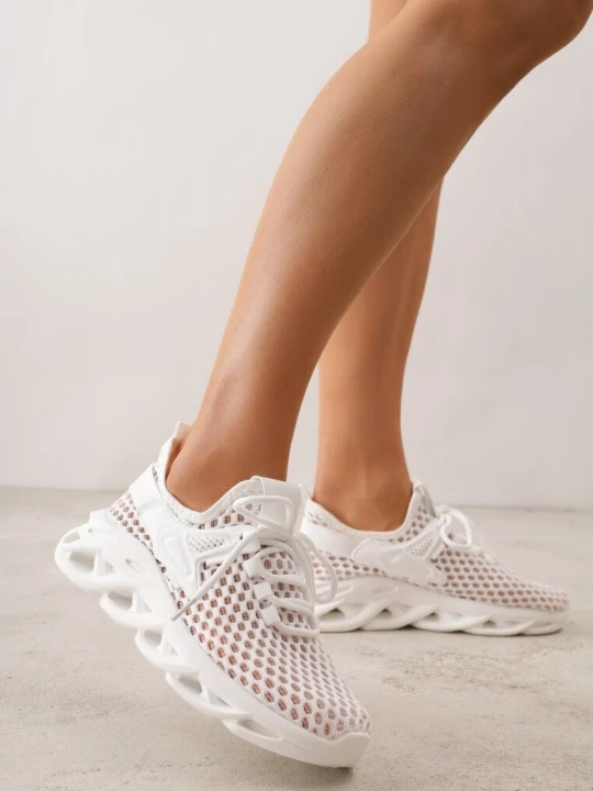 Zdjęcie produktu Białe Buty Sportowe Sneakersy na Platformie Ozdobionej Tłoczeniem Teliriella Joalice Paris