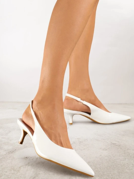 Zdjęcie produktu Białe Czółenka Slingback Vices z Lakierowanym Połyskiem na Kaczuszce Sonwena