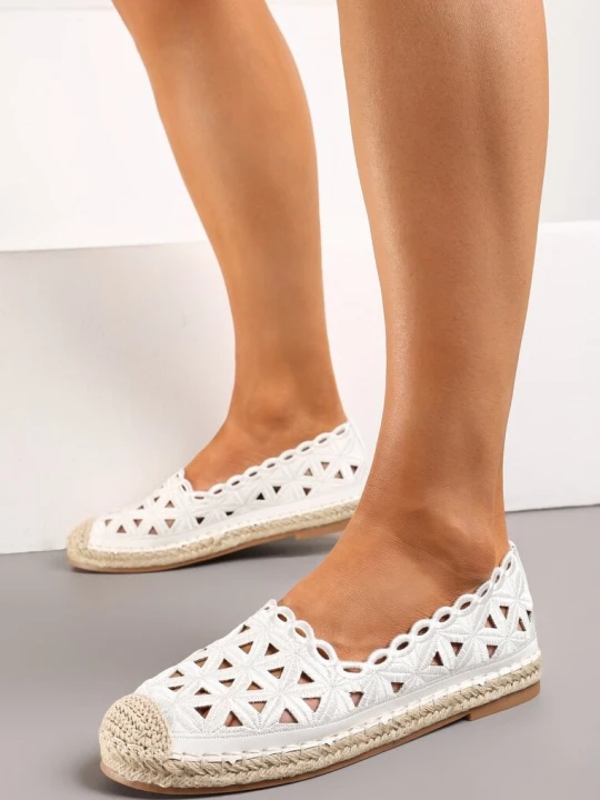Zdjęcie produktu Białe Espadryle z Ażurową Cholewką i Plecioną Płaską Podeszwą Plicia
