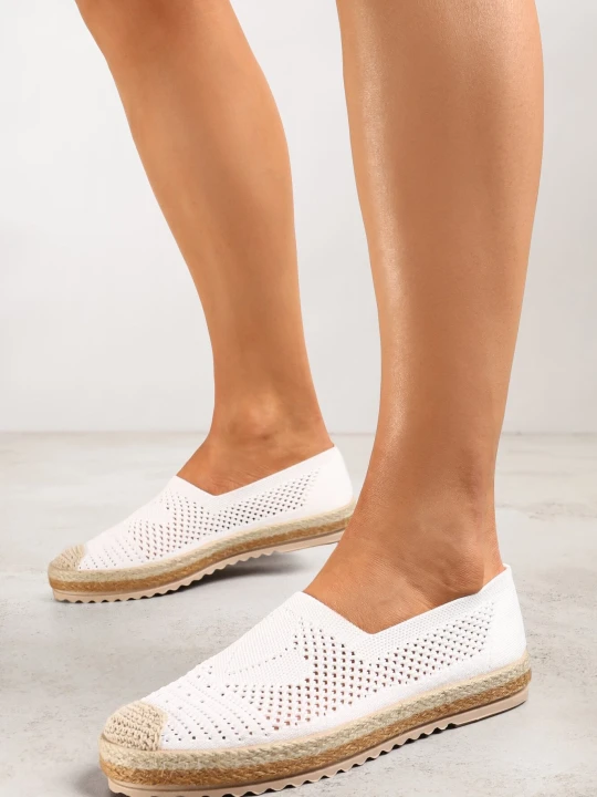 Zdjęcie produktu Białe Espadryle z Ażurową Cholewką i Plecionką na Podeszwie oraz Nosku Thalessia