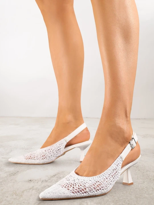 Zdjęcie produktu Białe Haftowane Sandały Vices na Szpilce Typu Slingback Atesia