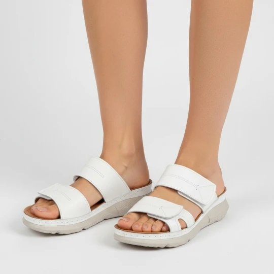 Zdjęcie produktu Białe Klapki Armodo Stylowe Wsuwane Obuwie Damskie