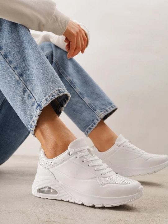 Zdjęcie produktu Białe Klasyczne Sneakersy z Amortyzowaną Podeszwą i Perforacją Faunama