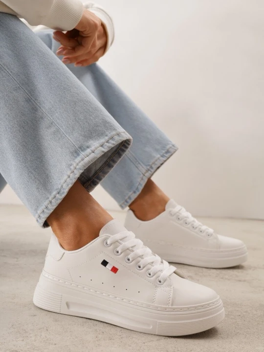 Zdjęcie produktu Białe Minimalistyczne Sneakersy VICES o Fasonie Tenisówek na Platformie Halanatea