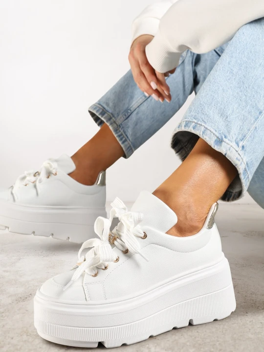 Zdjęcie produktu Białe Płaskie Sznurowane Sneakersy Vices Ozdobione Metalicznymi Wstawkami Nelaviraen