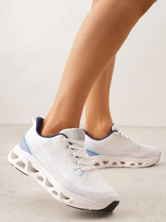 Zdjęcie produktu Białe Siateczkowe Buty Sportowe na Podeszwie z Otworami Quilvia