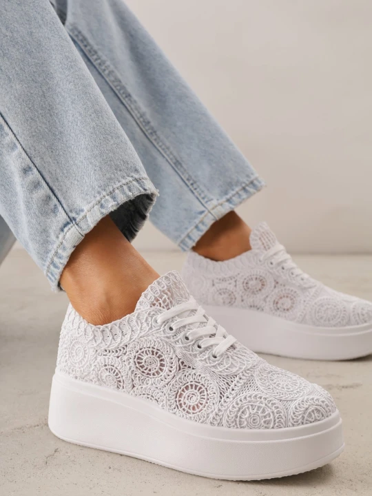 Zdjęcie produktu Białe Sneakersy Boho na Platformie Zdobione Plecionym Wzorem Abilama C'M Paris