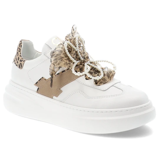 Zdjęcie produktu Białe Sneakersy Chebello Eleganckie Obuwie Damskie Z Wyrazistym Akcentem Panterka