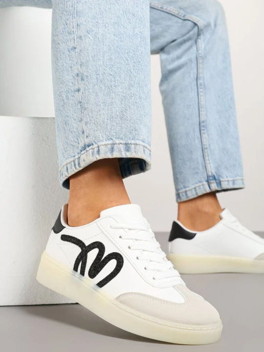 Zdjęcie produktu Białe Sneakersy Klasyczne Tenisówki z Abstrakcyjną Aplikacją Ailinne Yolera