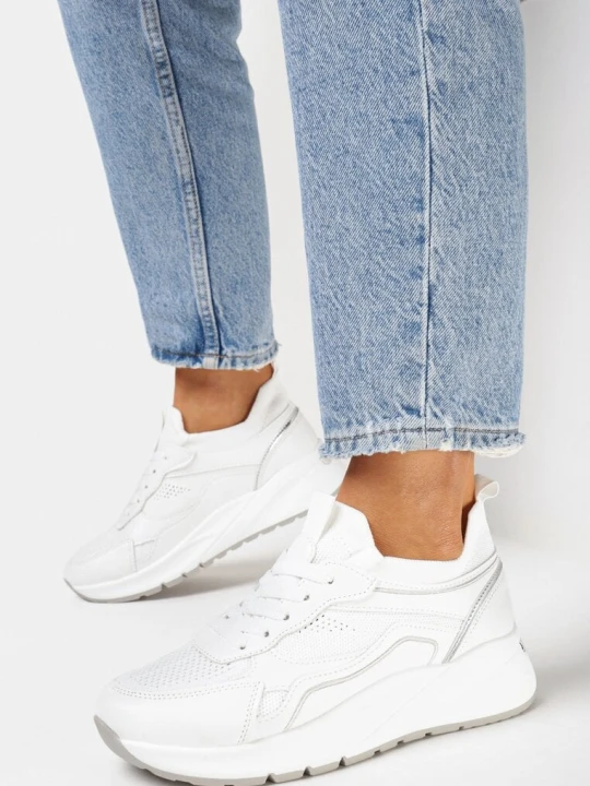 Zdjęcie produktu Białe Sneakersy na Grubej Podeszwie z Metalicznymi Wstawkami i Sznurowaniem Aelria