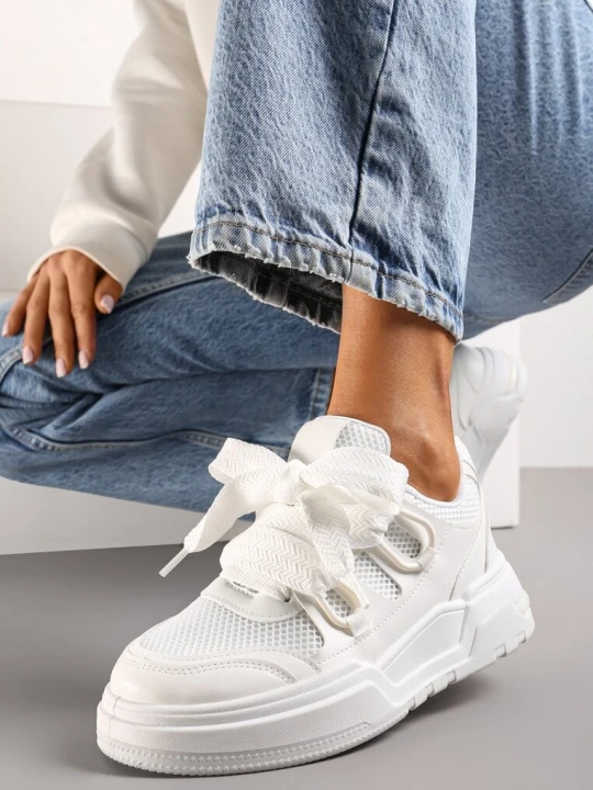 Zdjęcie produktu Białe Sneakersy na Grubej Podeszwie z Ozdobnymi Sznurówkami Zeldema