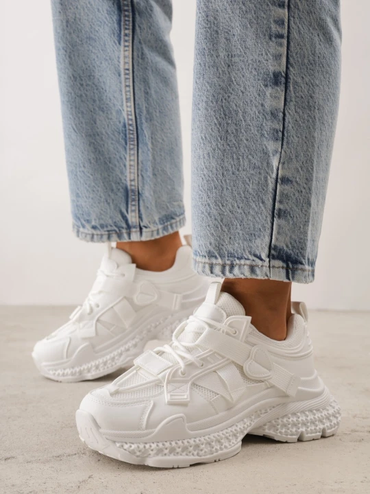 Zdjęcie produktu Białe Sneakersy na Grubej Podeszwie z Tłoczeniami z Aplikacją w Kształcie Serca Farina Marquiiz