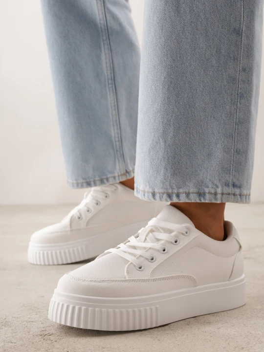 Zdjęcie produktu Białe Sneakersy na Grubej Podeszwie z Tłoczeniem Larviona Ballada