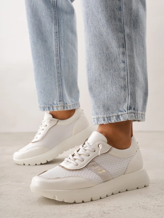 Zdjęcie produktu Białe Sneakersy na Grubej Podeszwie ze Skórzaną Wkładką i Napisem Airarge Modern World