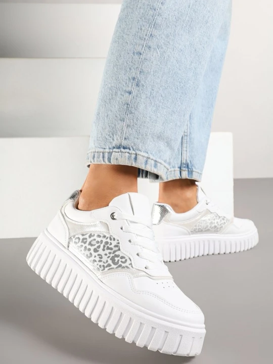 Zdjęcie produktu Białe Sneakersy na Grubej Tłoczonej Podeszwie z Perforacją i Panterką Odivila Renda