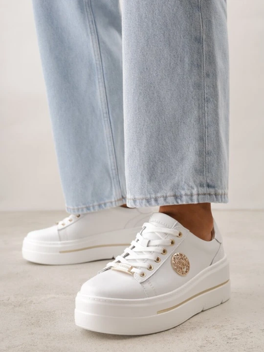 Zdjęcie produktu Białe Sneakersy na Koturnie ze Skóry Naturalnej z Ozdobami Choko Goodin