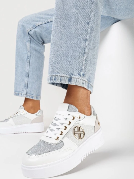 Zdjęcie produktu Białe Sneakersy na Niskiej Platformie z Brokatem i Metalicznymi Wstawkami Winfrea