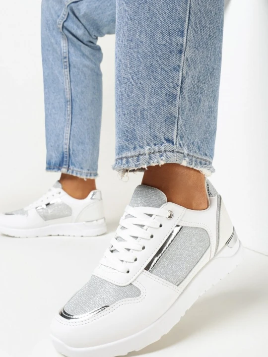 Zdjęcie produktu Białe Sneakersy na Płaskiej Podeszwie Ozdobione Brokatem Mayna