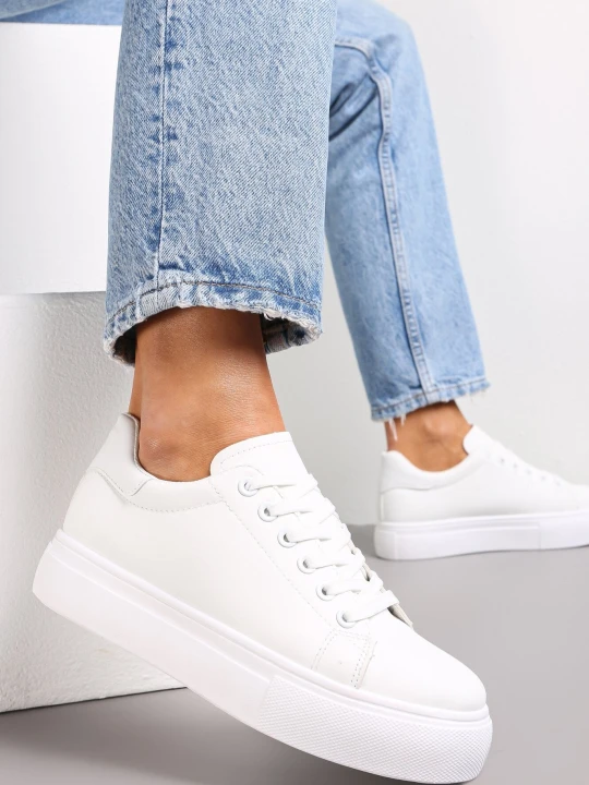 Zdjęcie produktu Białe Sneakersy na Płaskiej Podeszwie z Okrągłym Noskiem Azethia
